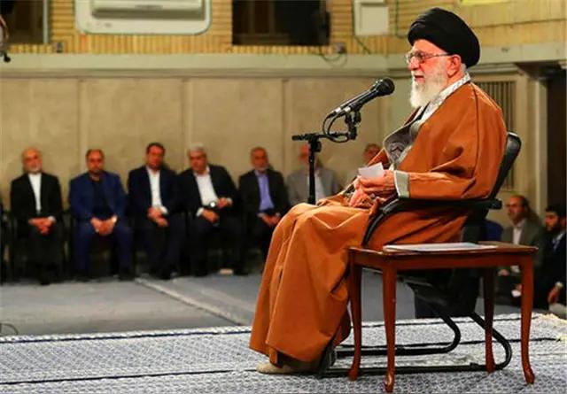 伊朗信奉的伊斯兰教真主是宇宙万物的创造者和主宰者，在伊朗如此的生死存亡之际，哈梅