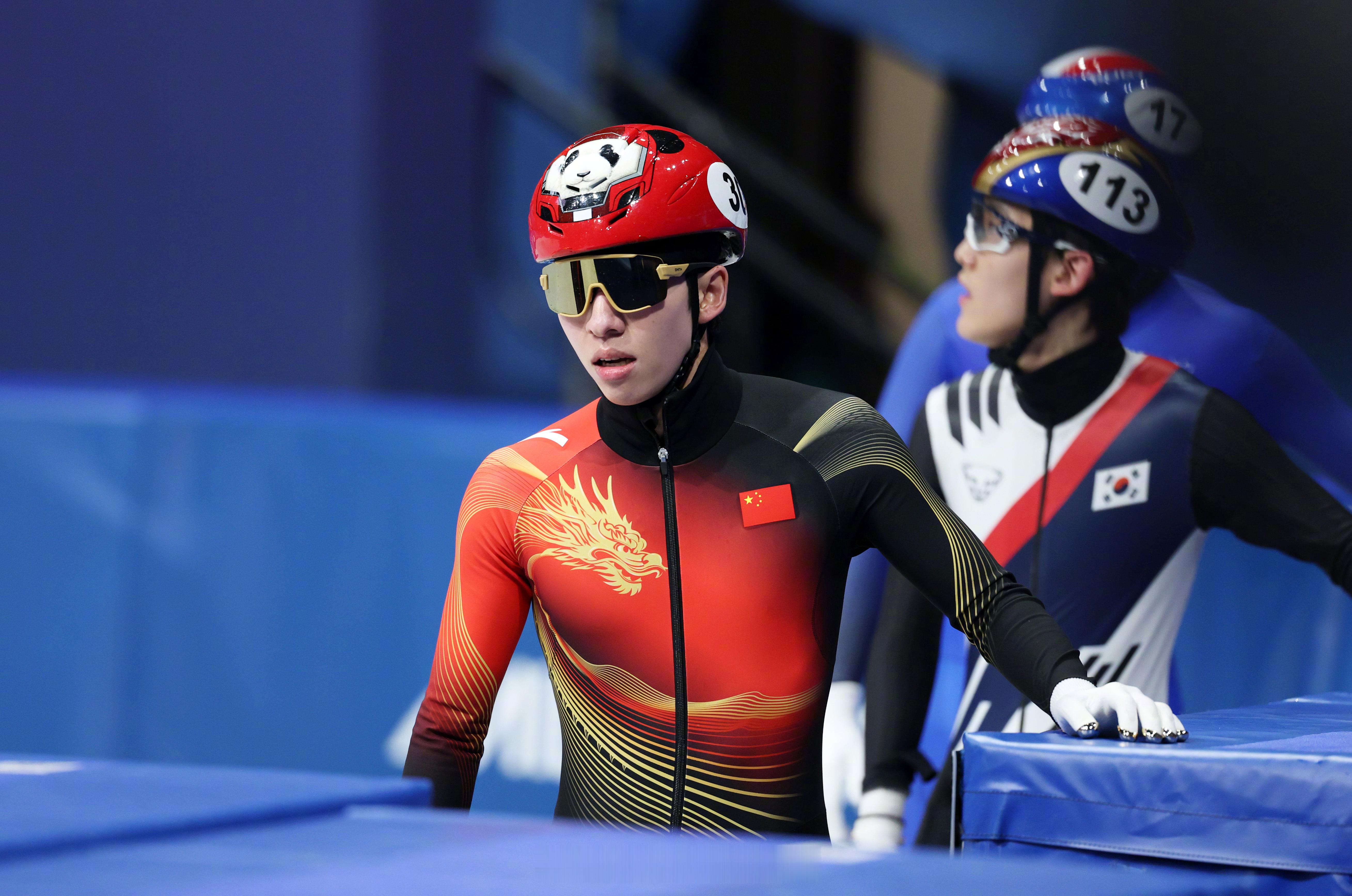 林孝埈500米顺利晋级 米兰冬奥会短道速滑男子500米预赛，林孝埈全程稳守外道路