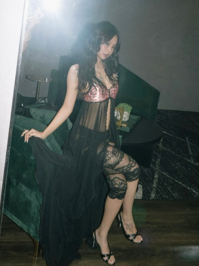Jennie天使纹身Jennie在脚背纹了天使Jennie在脚背纹了天使，怎么会