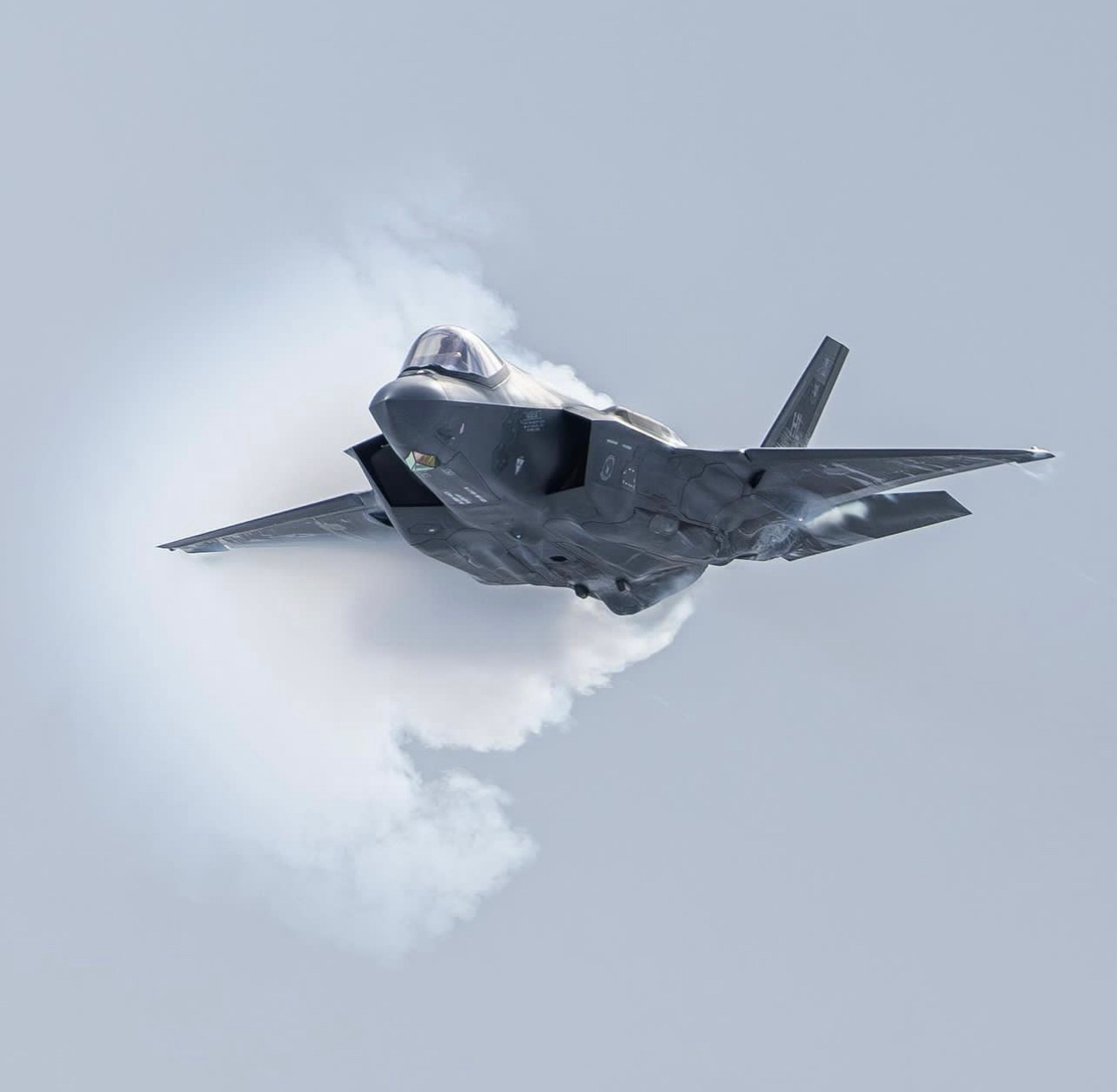F35demo team 有的图还是很好看的 阴天水汽重的天气最适合拍飞机 ​​