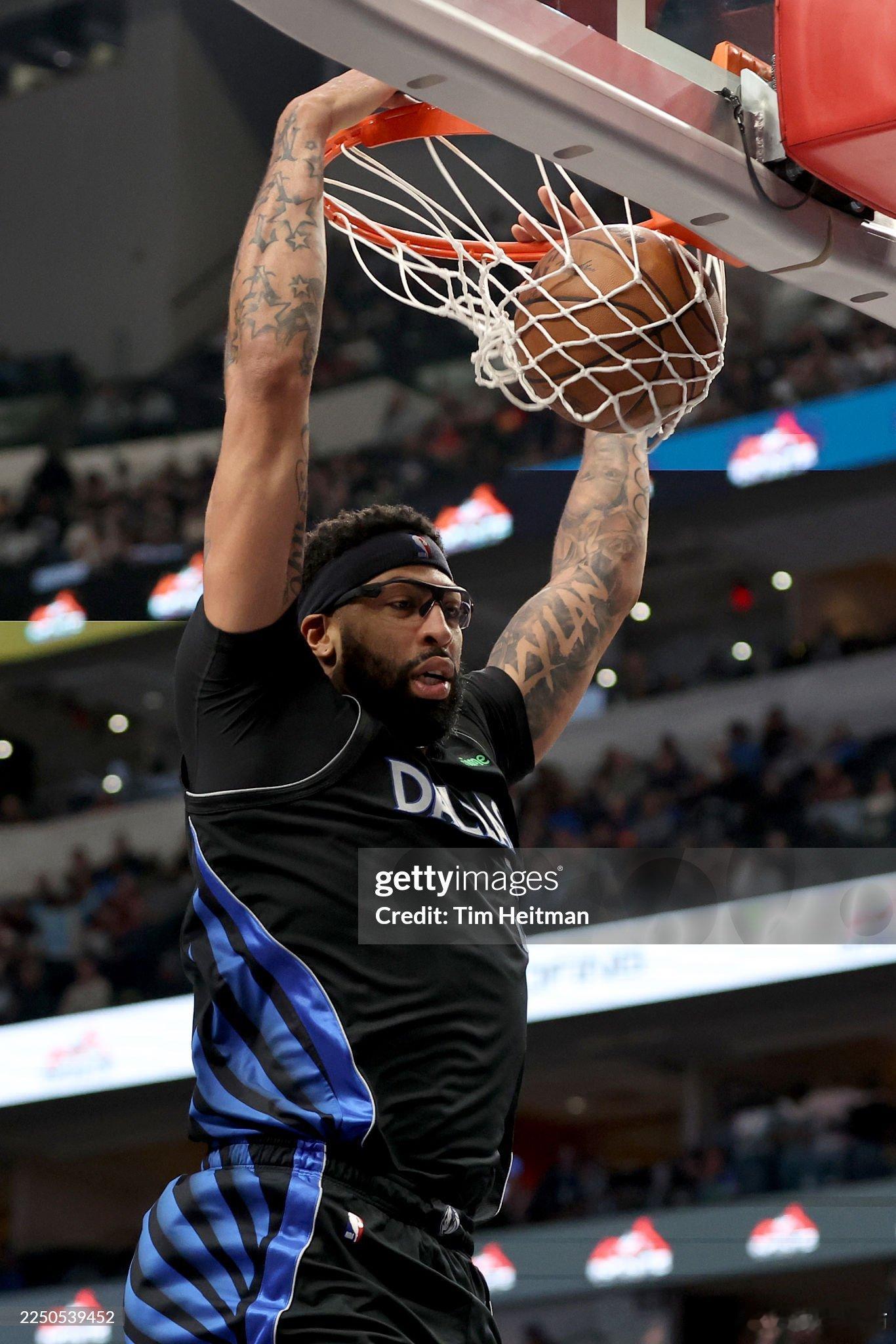 MFFL 来自Shams的消息。浓眉的经纪人里奇·保罗已经与￼芬利、里卡迪会面，