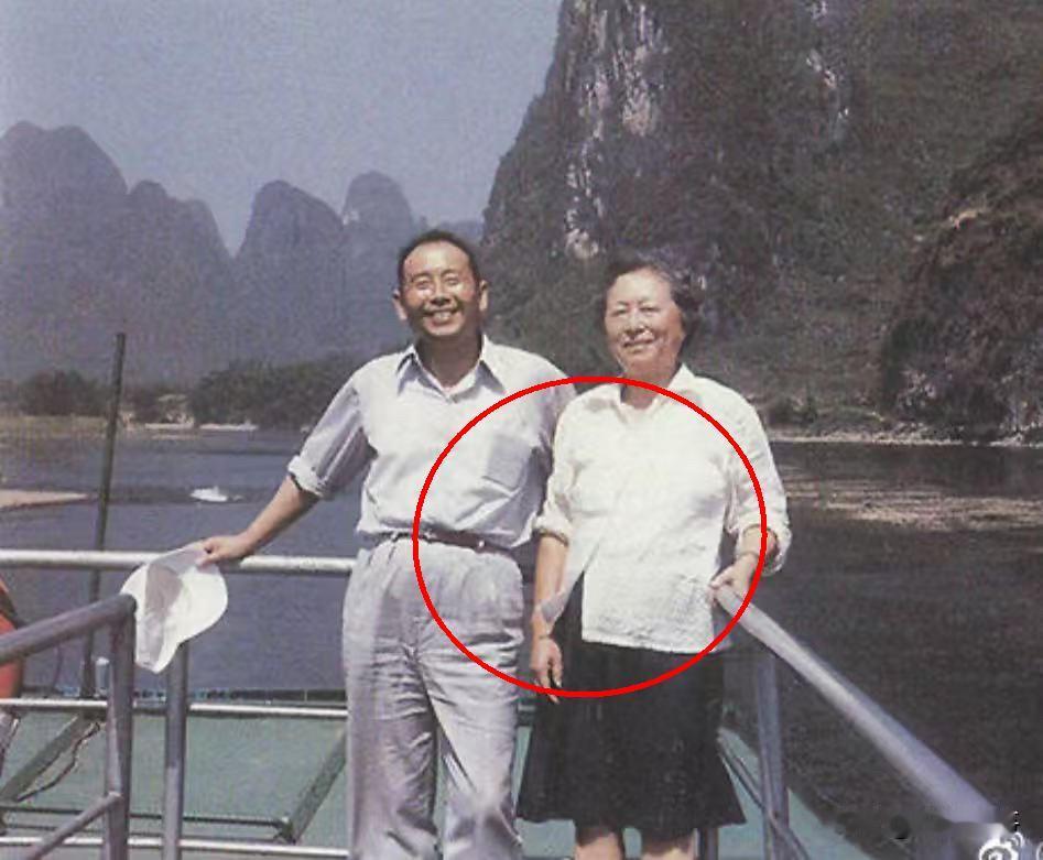 我的生父（九）平反之后的生父
全国落实右派平反时，他拖着病体回到镇海。🏚️那时