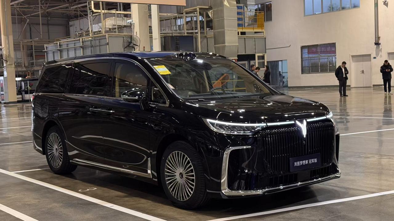 带全套冰箱、后排电视
还有华为乾崑智驾ADS 4.1、鸿蒙座舱5.0
这次岚图梦