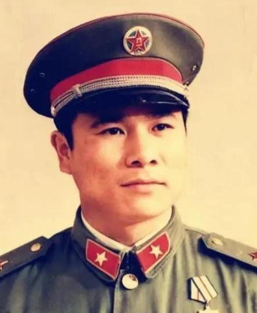 1979年，越南丛林深处，一个21岁的班长带着几十号伤员往后方撤。半路上他一清点