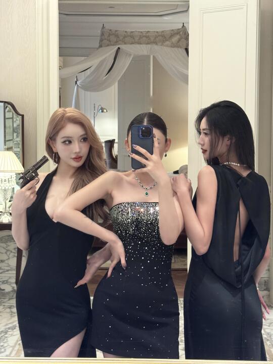 姐妹们的小黑裙合拍🖤