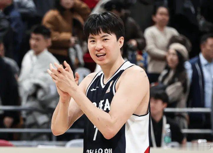 李贤重：“很明显我们投进了不少球，在篮板球方面我们也做得不错，这就是关键差异。下