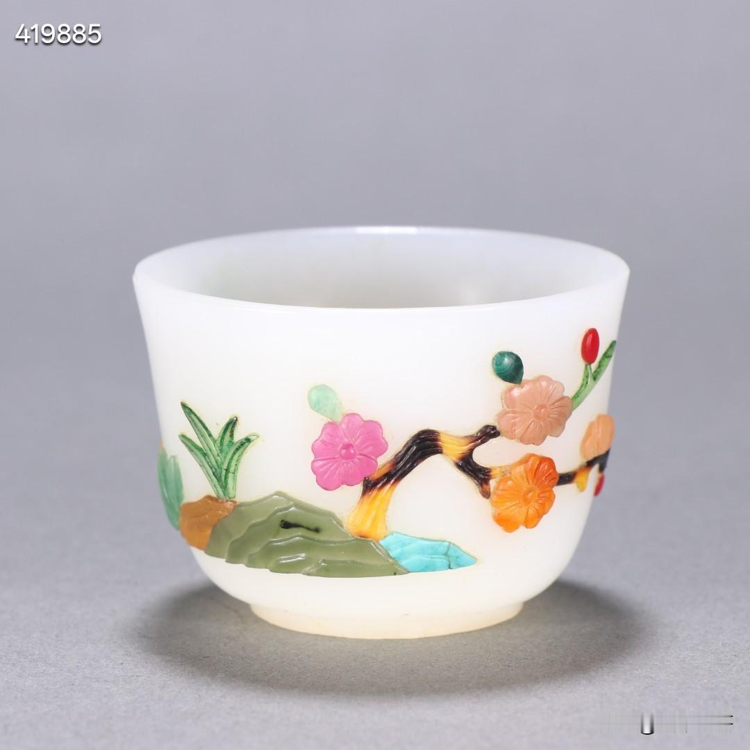 清 和田玉嵌百宝梅花山石杯
规格：高3.9cm宽5.5cm