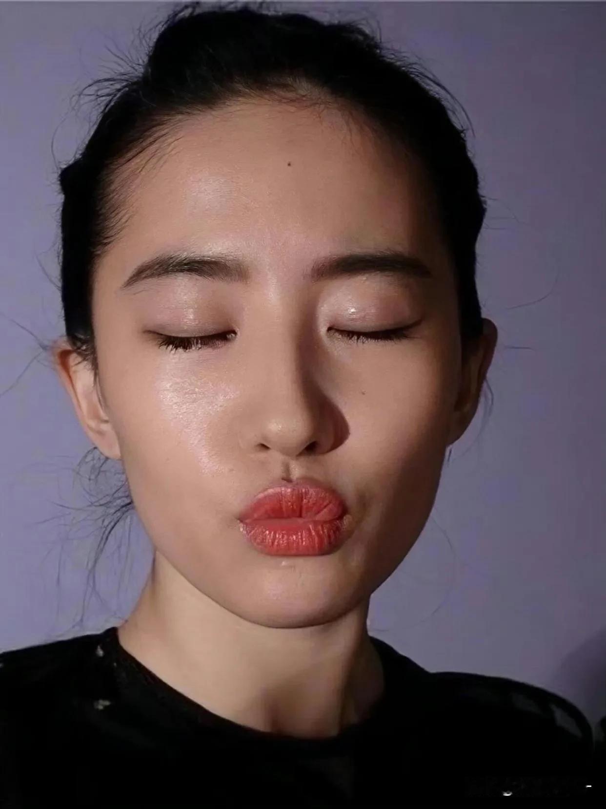 刘亦菲超高清怼脸图鉴#娱评大赏# #刘亦菲五官分析#