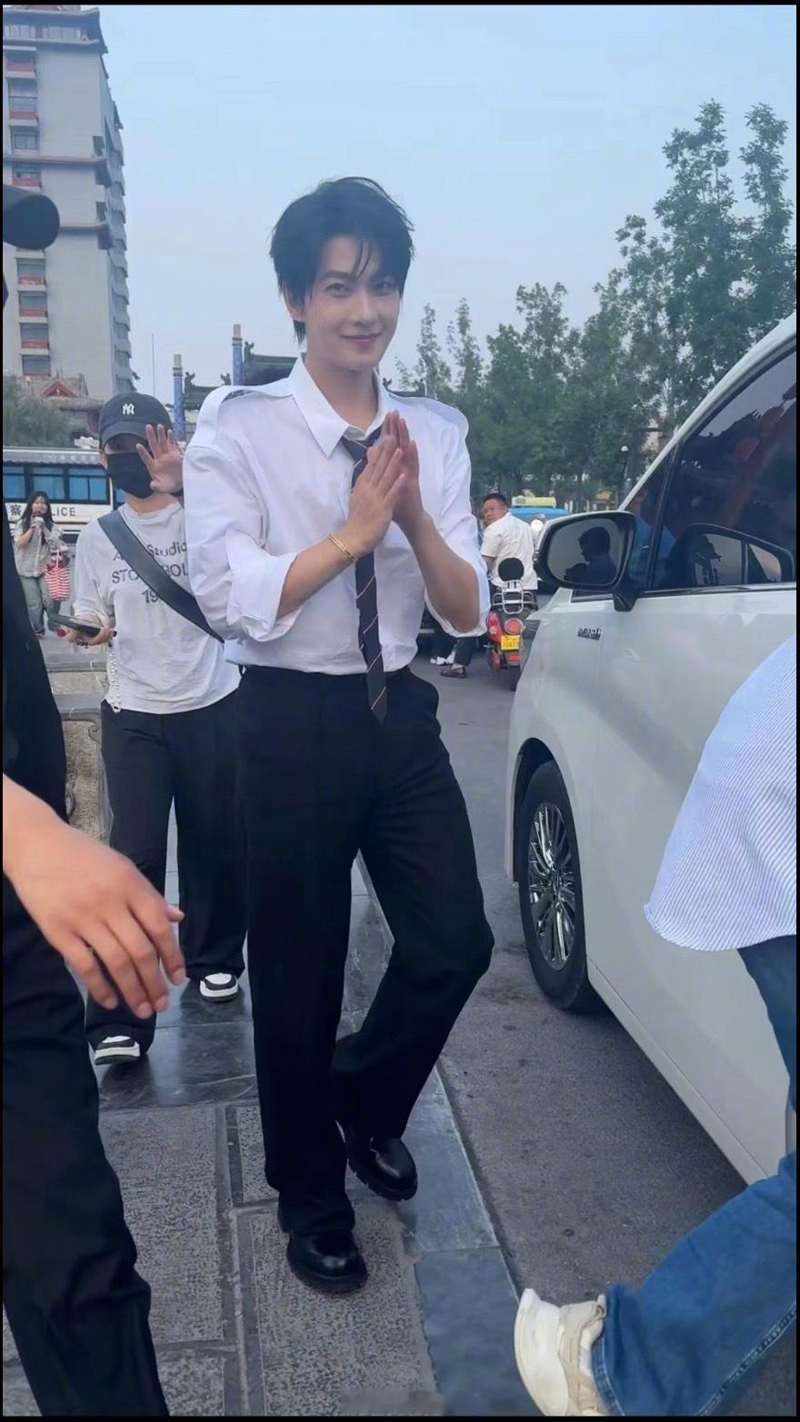 杨洋  路人拍到的杨洋杨洋主演剧集均播放量破亿