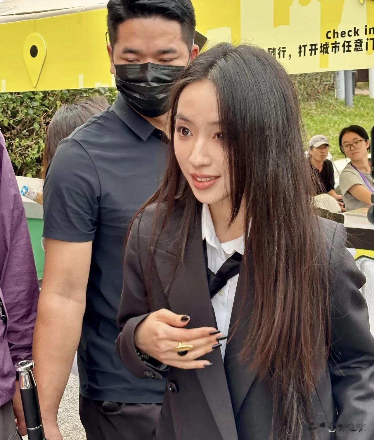 说句实话， 孙乐言才是真的精神富养，因为她参加那么多次艺考，那么多趟父母陪她北京