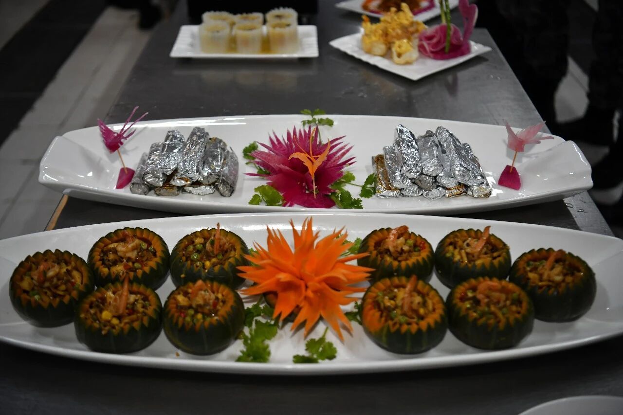 🔻南部战区守礁年夜饭。🔻via 南部战区公众号除夕热点现场