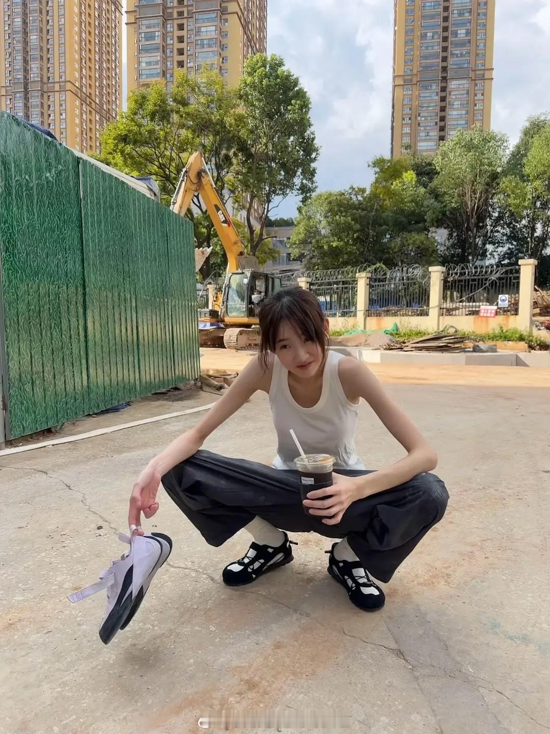 网友盘点瘦得吓人的女星，都太不容易了张艺凡，张子枫 ，孙珍妮 ​​​