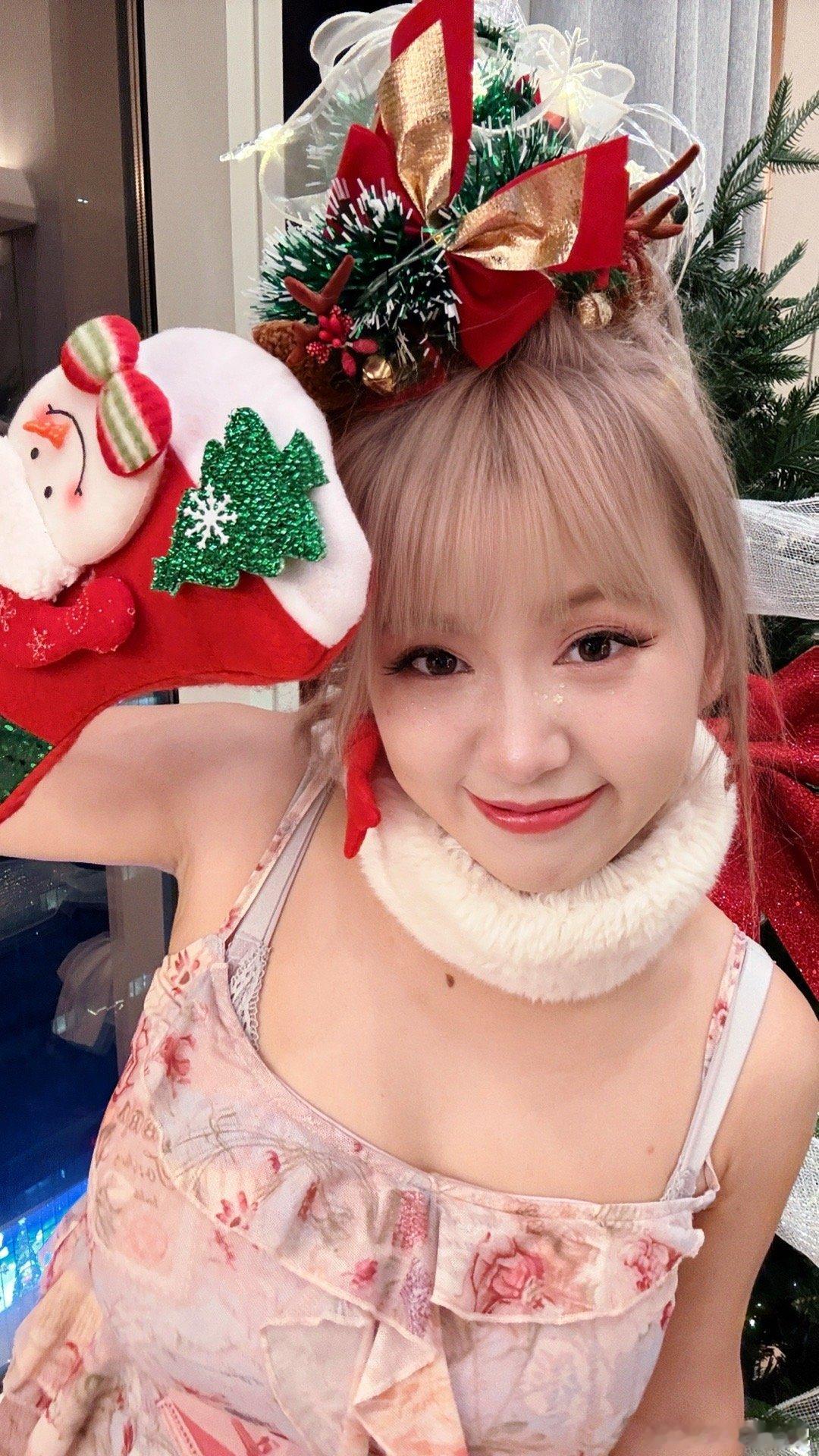 奇怪？头上长圣诞树啦？！圣诞节圣诞氛围已经溢出屏幕圣诞树头发