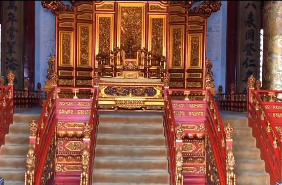 百年帝王宝座，金光耀眼却不是黄金，古人的智慧实在太高超

去过故宫太和殿的人，都