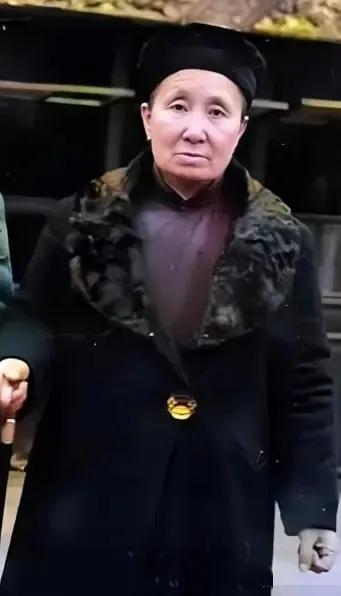 1950年，周总理主动找到了主席，他想为蒋介石的姐姐求情，但是主席没有答应，依旧