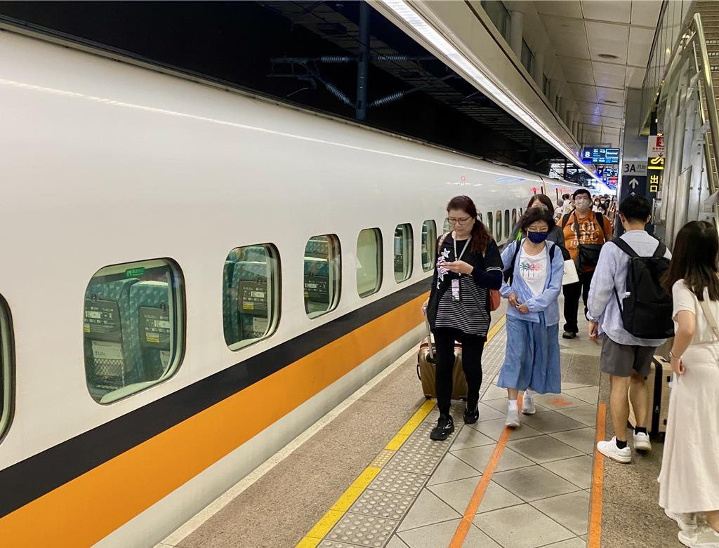 突发：台铁故障大延误 高铁加开2班南下全车自由座。
因台铁“山佳 - 莺歌”区间