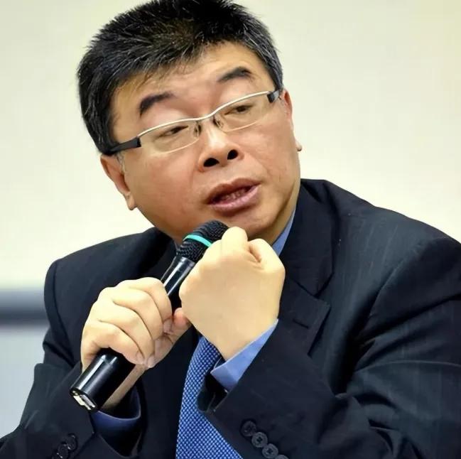 统派邱毅火力全开，直骂马英九是“废物”！

邱毅直言：马英九手握两岸和平最佳窗口