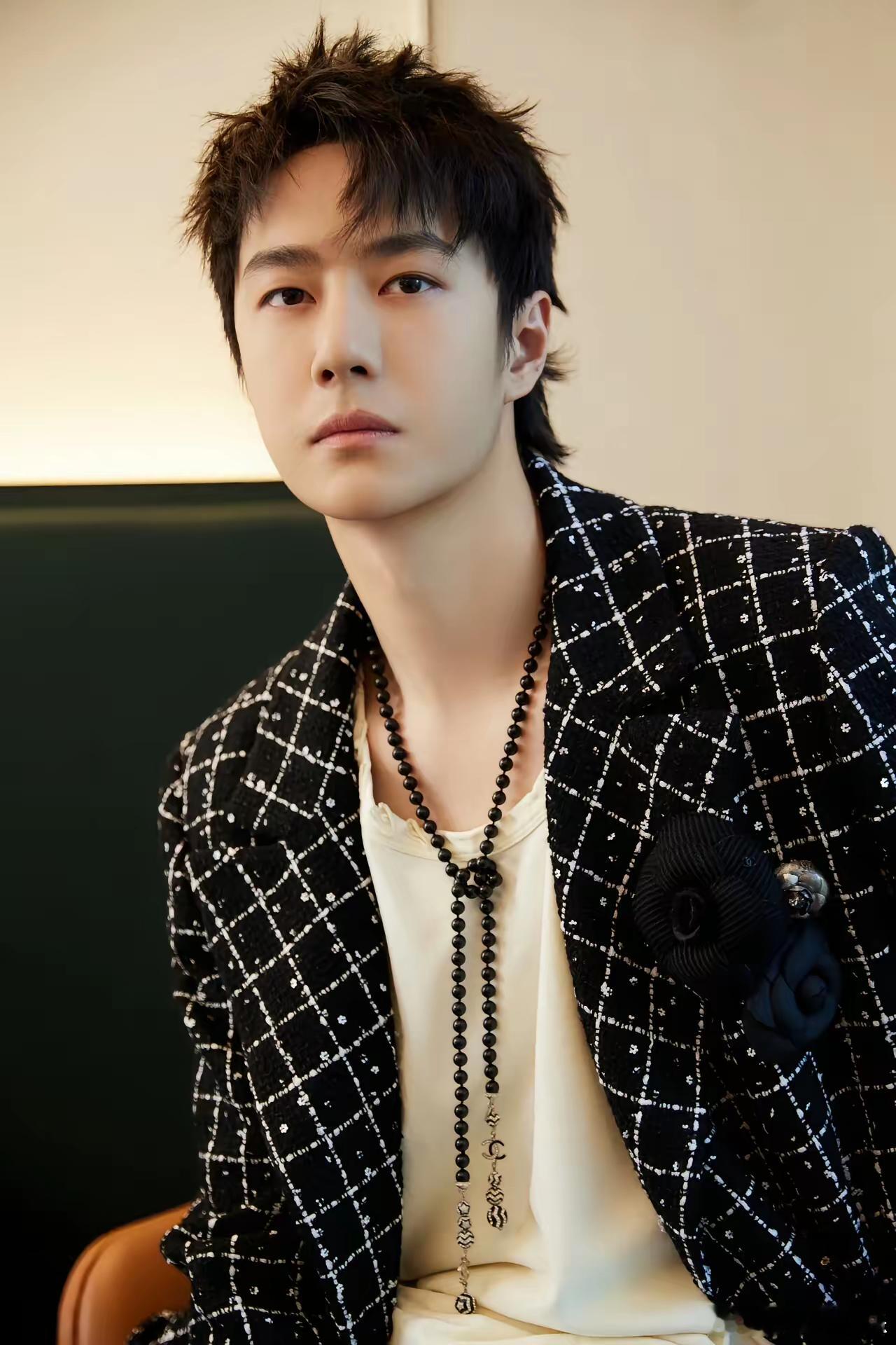 我发现一个现象，现在的娱乐圈论名气、论粉丝喜爱度、尖叫度，最受欢迎的就是这两个男