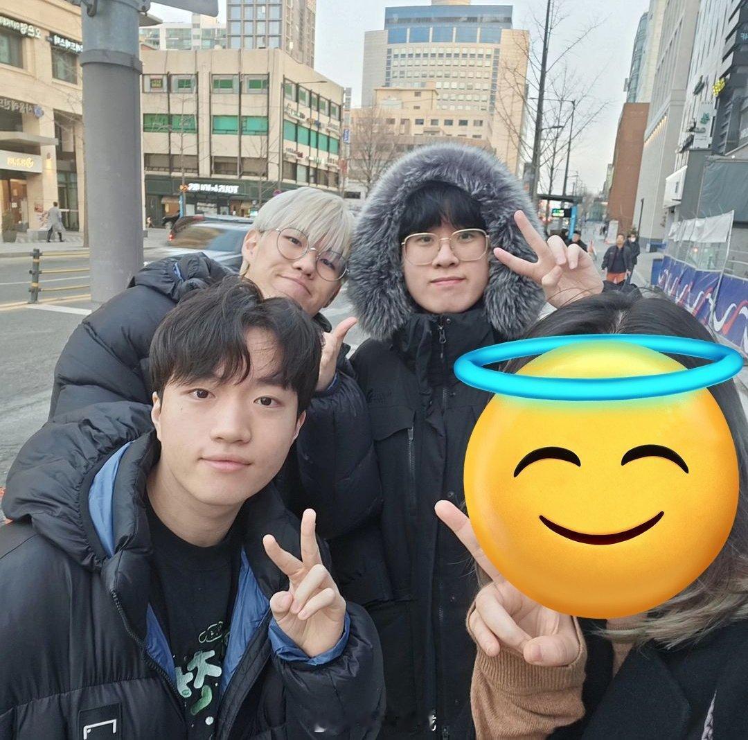 有粉丝偶遇了Zeus、Oner、Keria！[送花花]

©tttttonefk