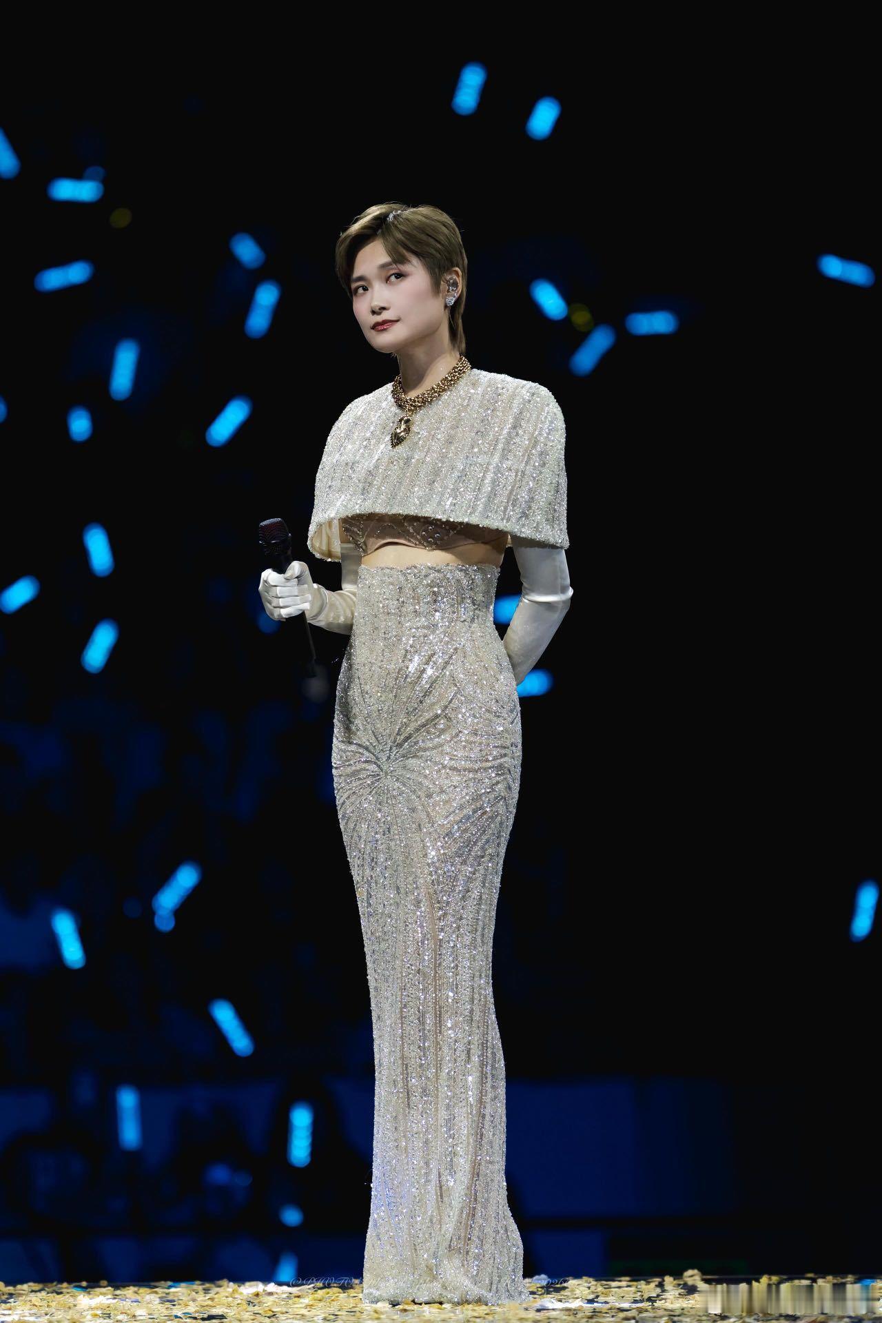 李宇春毕业的下个路口是送别 你们觉得贴合青春场景的歌曲演绎，是否更容易引发不同年