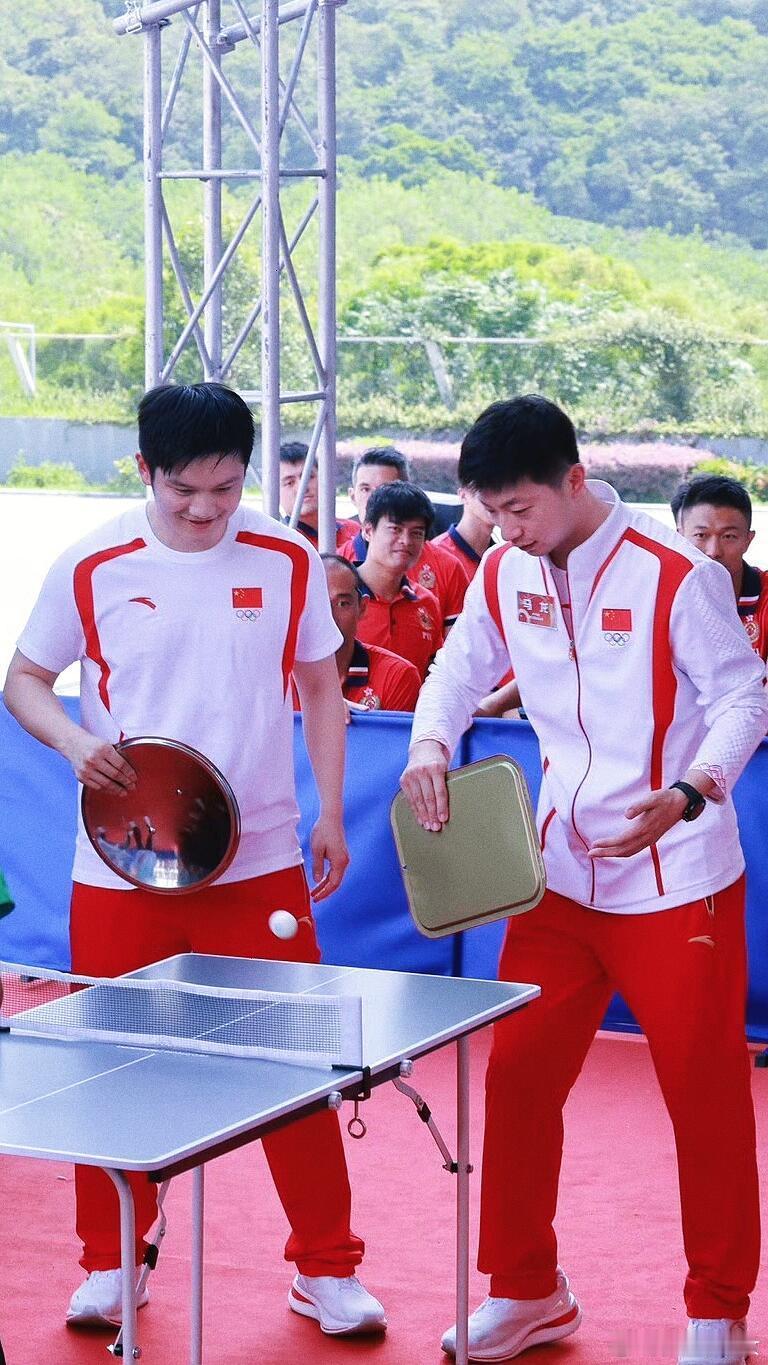 马龙 樊振东 我说两位超级全满贯别太甜了！！好久没看到两位同框！ 