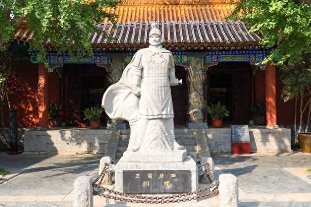 项羽到底有多猛？一个人单挑几百人，最后却输给了不要脸的刘邦！