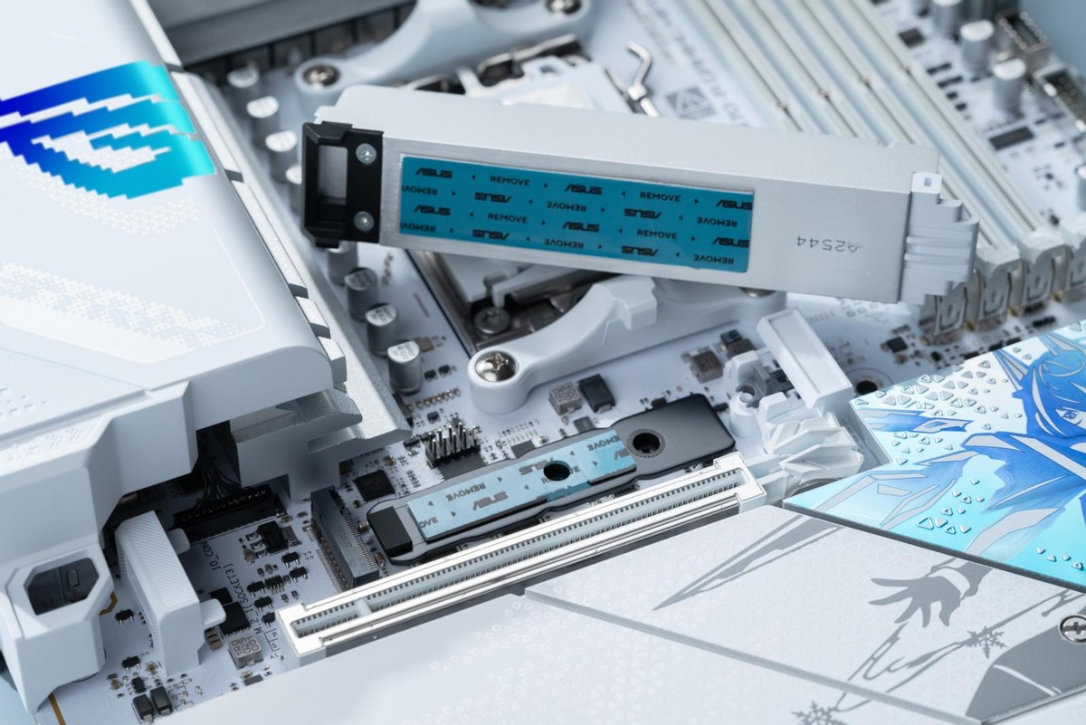 8800+内存纯白次元主板进化！ROG X870吹雪S超详测评