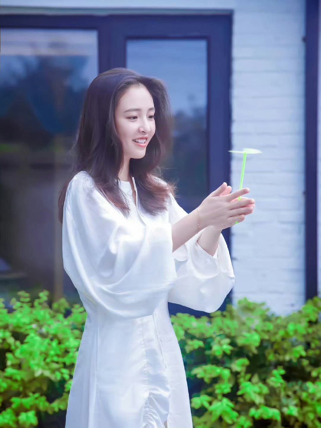 吴倩张雨剑没有复婚吴倩在最新访谈中首次正面回应，明确否认与张雨剑复婚，两人仅以父