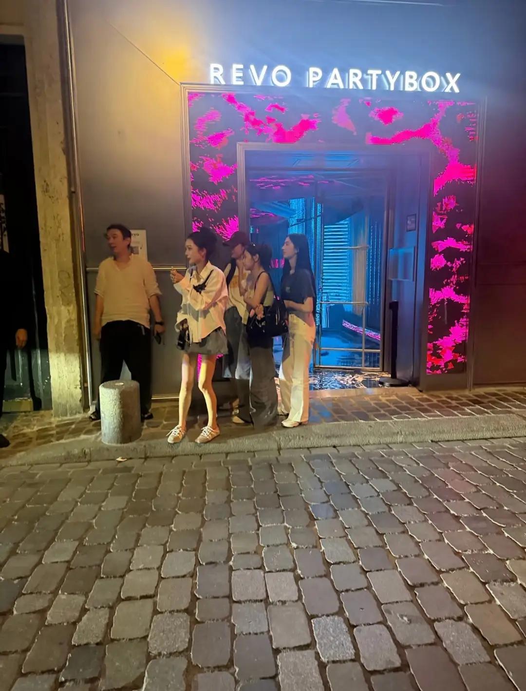 不要动不动同情有钱人，比如像王思聪这种人，不少人还与他共情，人家睡过的女生可能有