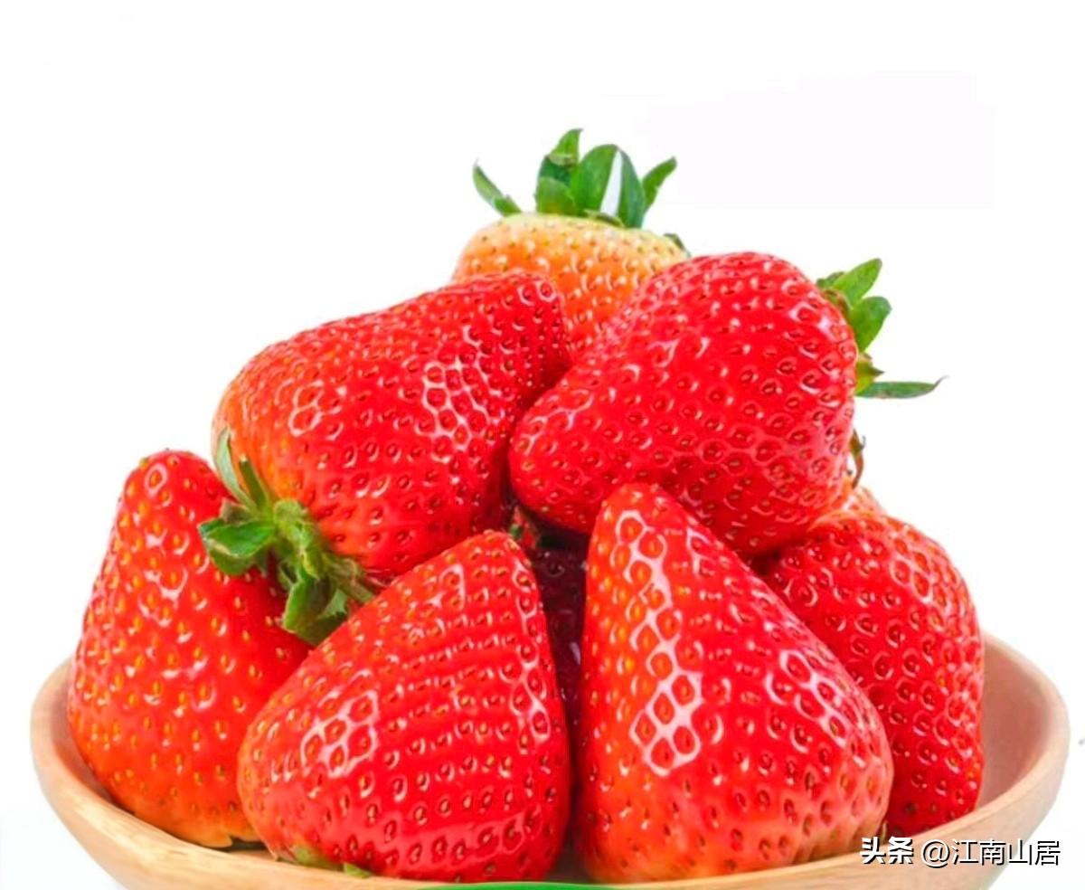 年轻人，不论男女，在上班期间，千万别在显眼处留下草莓。如果让同事看到，你的衣领旁