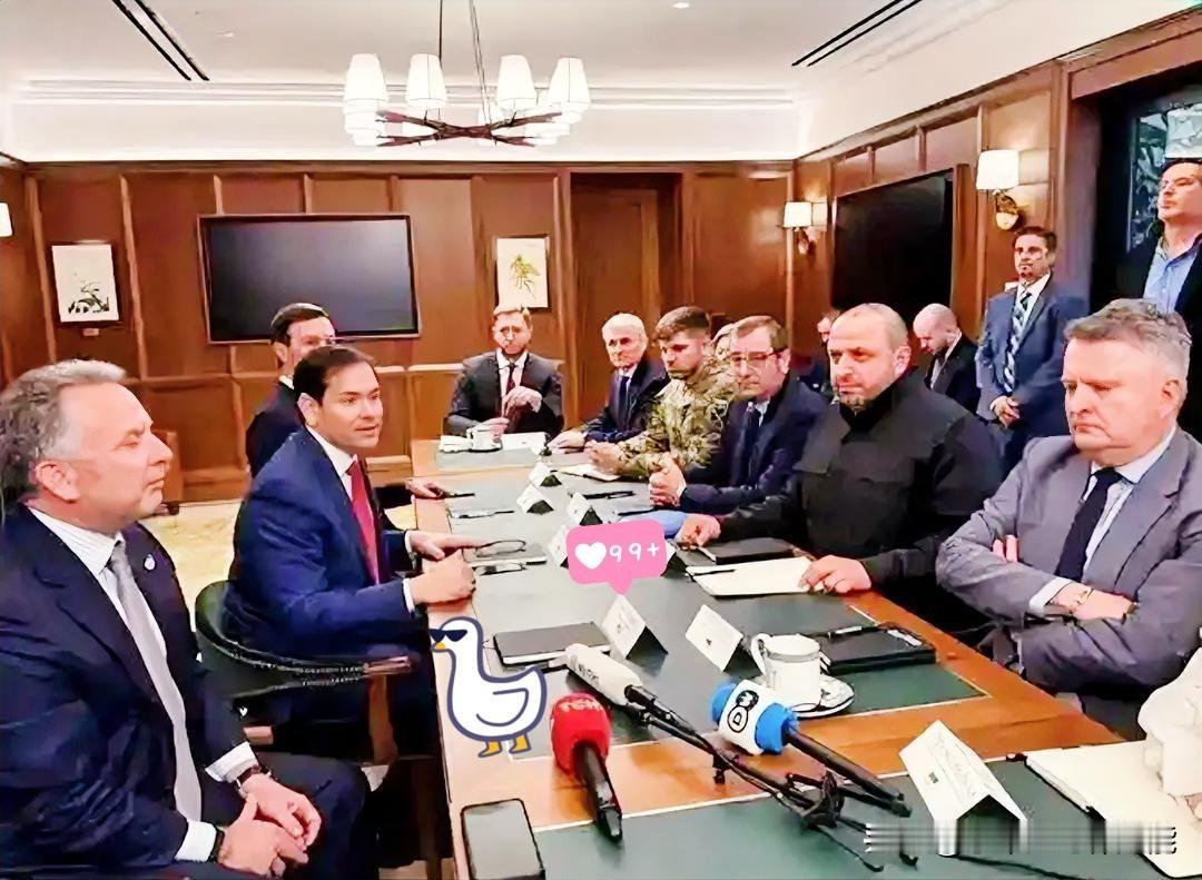 刚刷到乌沙科夫的表态，我直接愣了！12月21日他斩钉截铁说，俄乌美三方会谈连提都