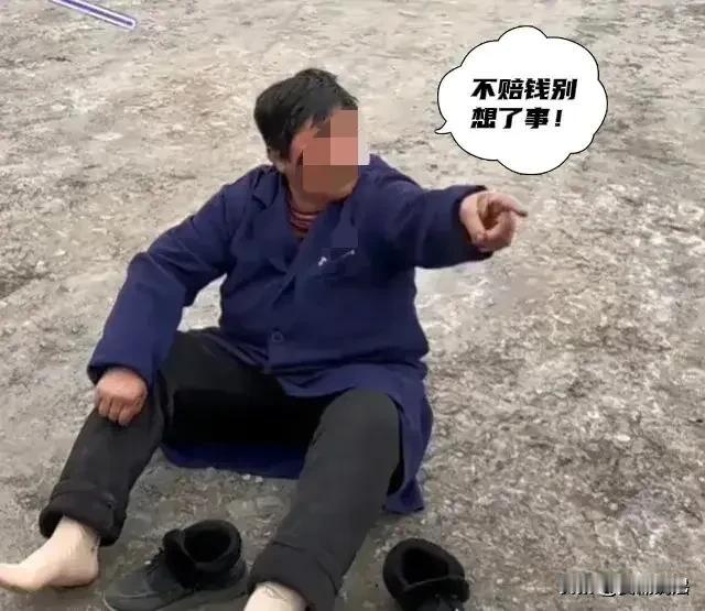 “冤不冤？”辽宁鞍山，29岁男子与65岁大妈发生争执，争执中，大妈拿肩膀往男子身