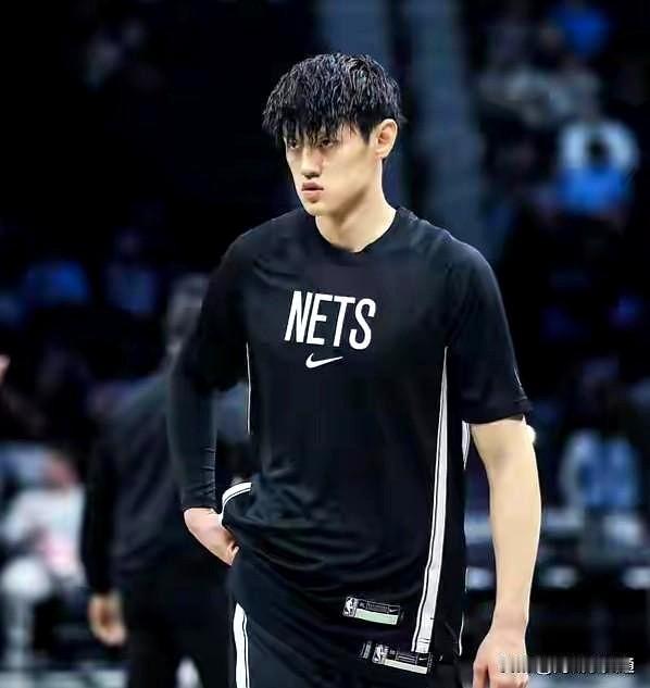 中国球员在nba确实难，不要说打主力了，就是替补的机会也很难有。
杨瀚森在开拓者