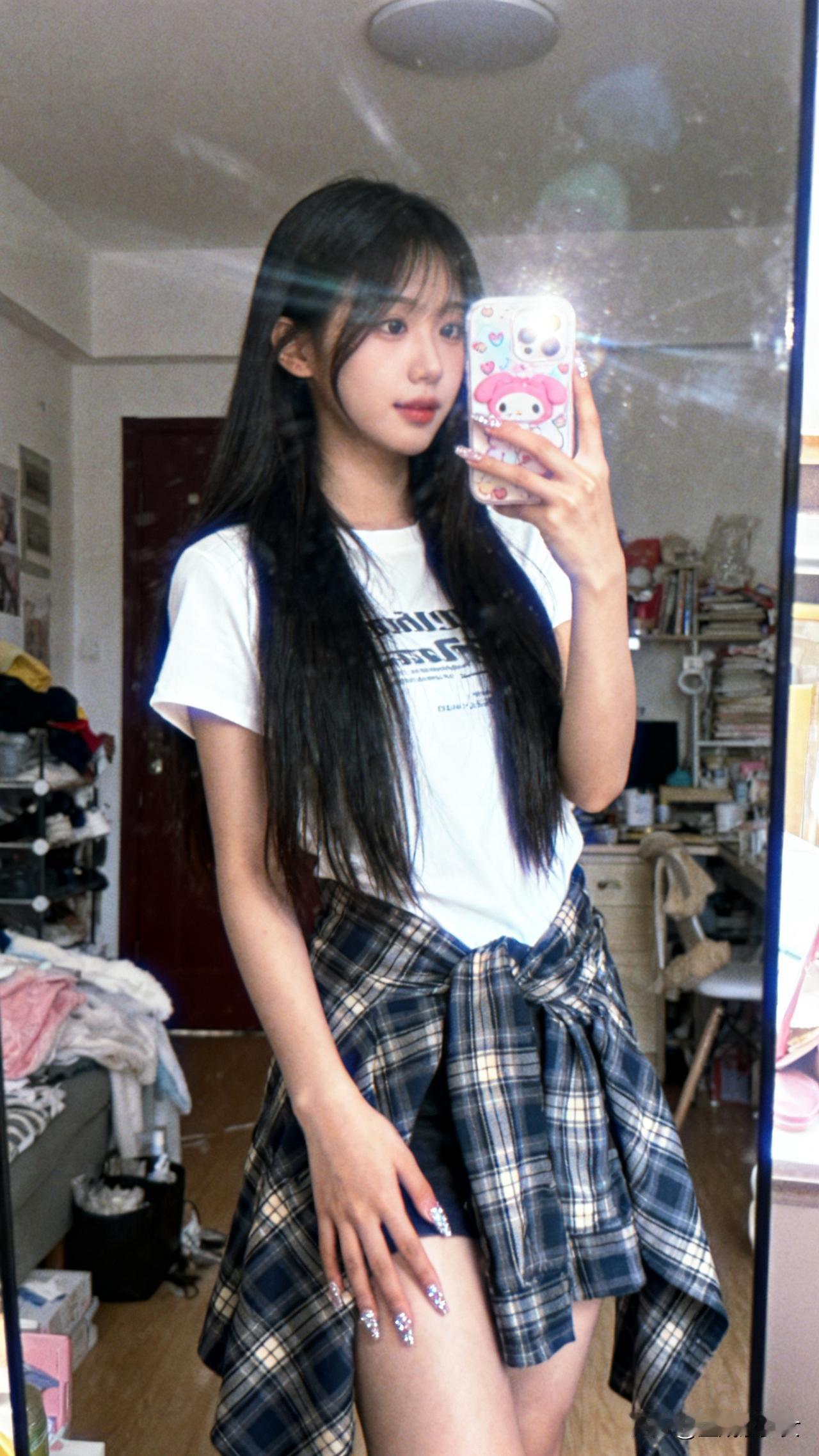 白衣佳人，长发飘飘。温柔白裙少女