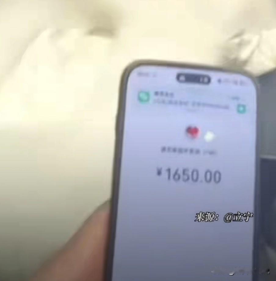 武汉男子1650元买飞丝羽绒服，报警要求退一赔三，赔偿金现场捐赠韩红基金会！
