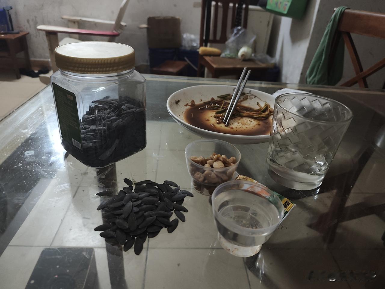 天南地北大拜年大年初四晚上，留莞过年的我感到无聊，又喝了点53度的酒，没下酒菜，