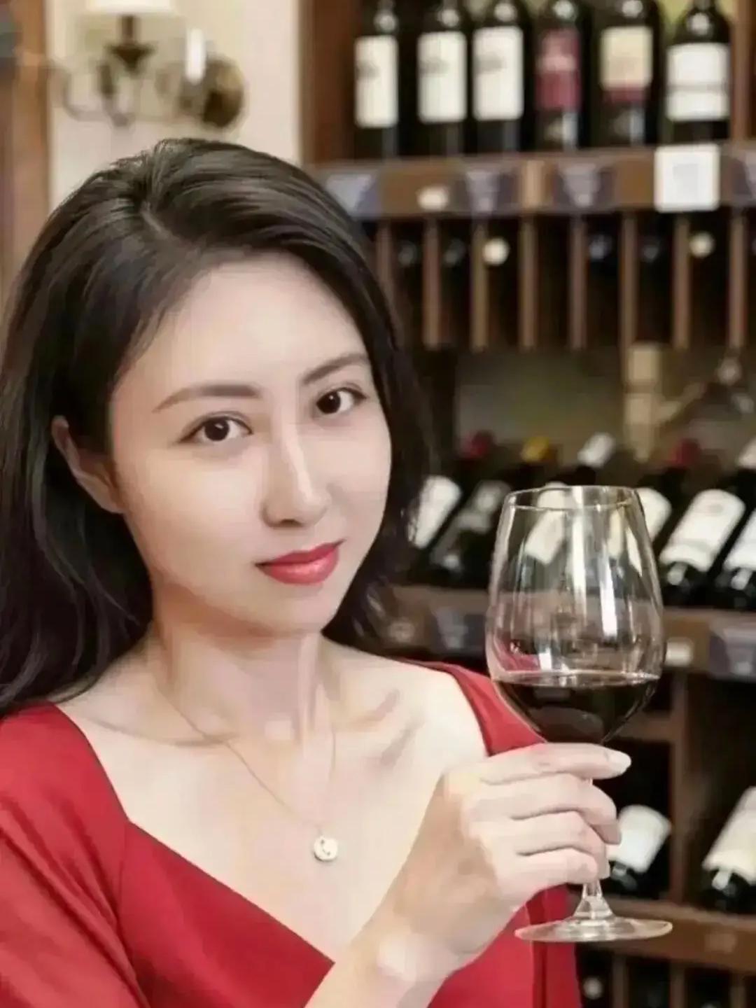 贾浅浅这事越闹越大了！其实错就错在贾平凹给女儿起的名字！贾浅浅，这不是明明白白的