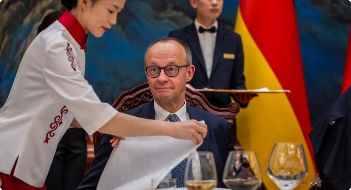 德国专机落地北京前，默茨耍了个“小聪明”，先给高市早苗通话25分钟！

2月25