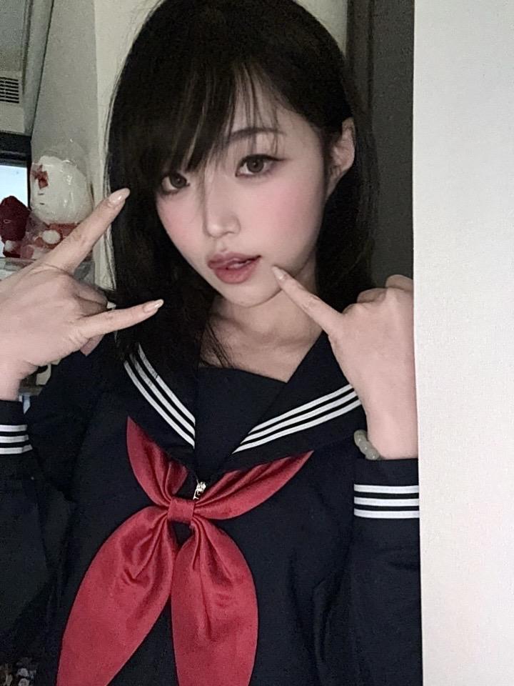 天气变冷了 可以有理由关心你了。