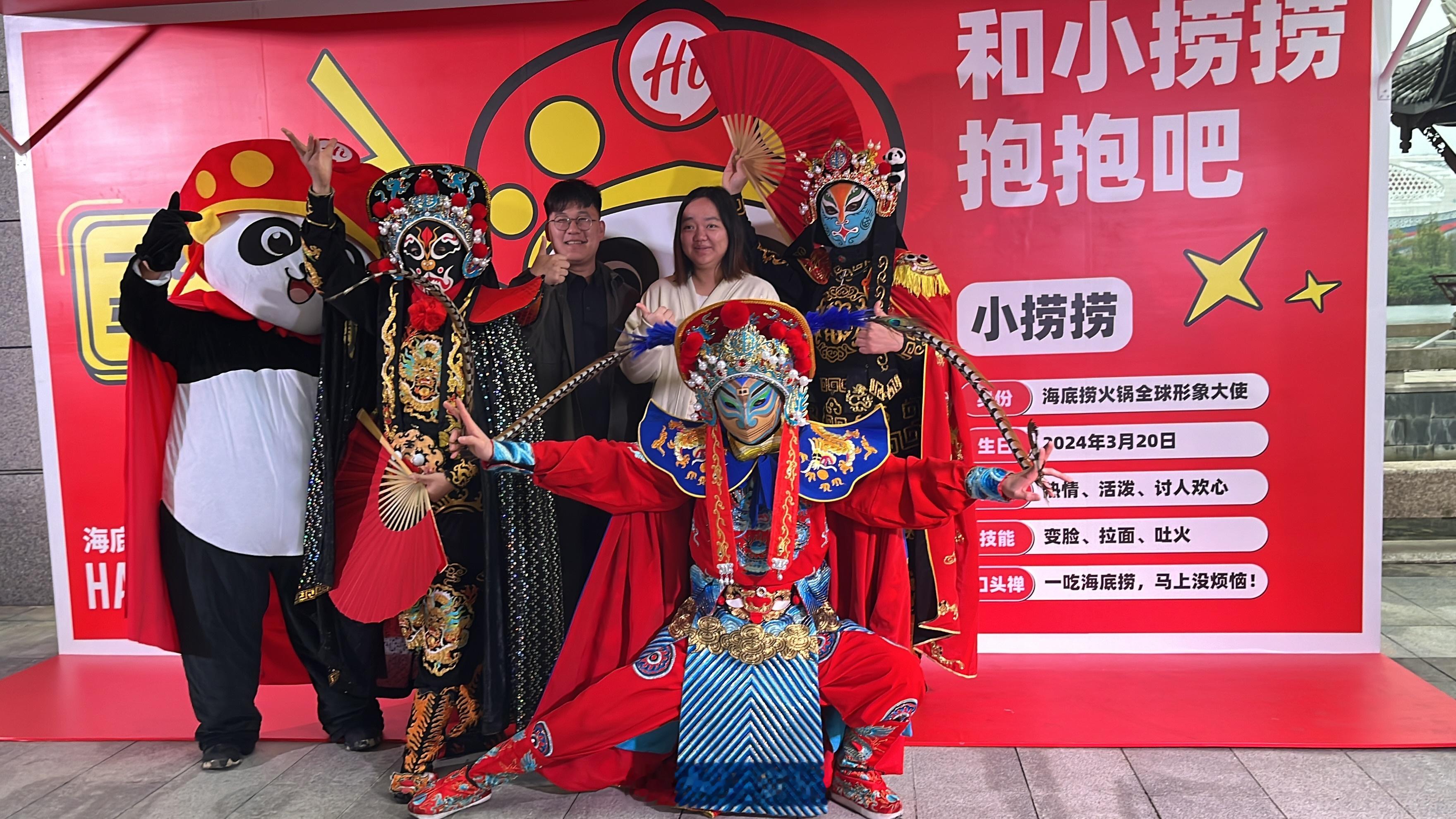 #海底捞抱团大会是什么神秘组织#大惊喜，一年两次的海底捞报团大会再次开启啦[打c