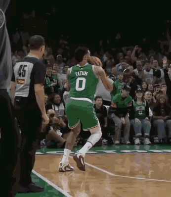 塔图姆出山，第一场就准三双，又一个医疗史上的奇迹，上一个是杜兰特。
这下东部热闹