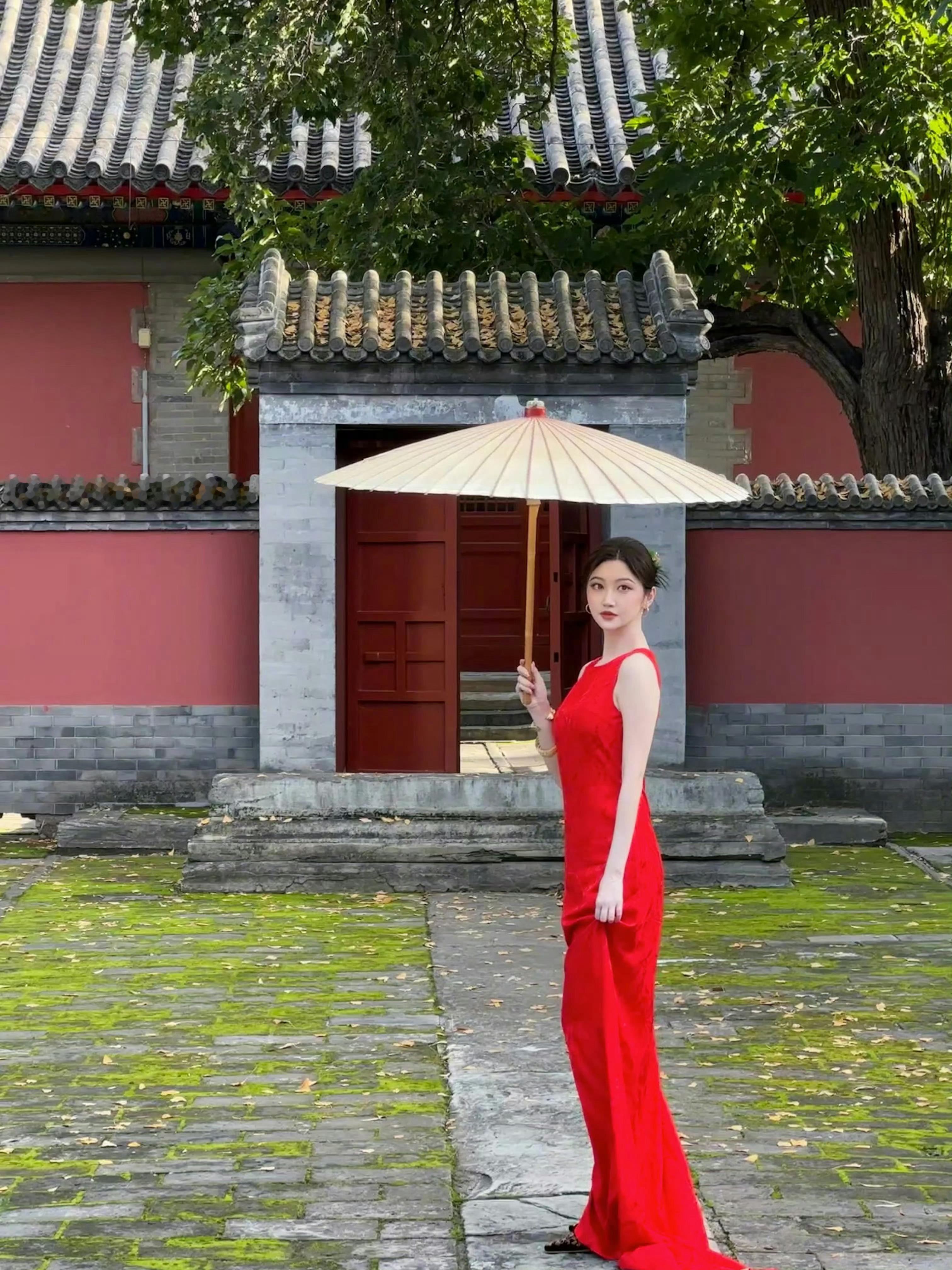 景甜工作室发景甜杂志拍摄live图，试水呢吗？ ​​​
