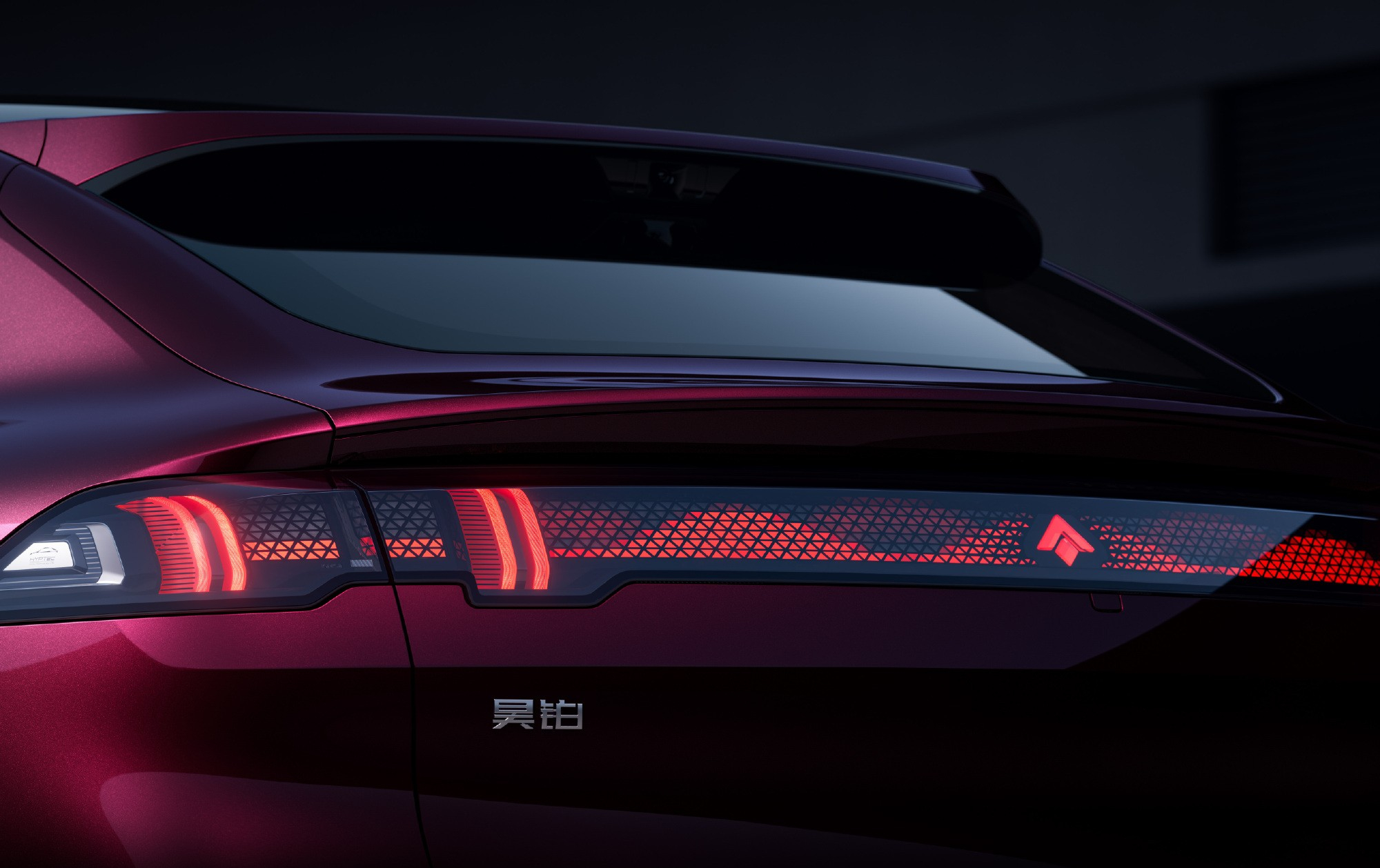 广汽旗下的高端品牌昊铂又一力作正式发布官图，车型为昊铂S600，车长超过了5米、