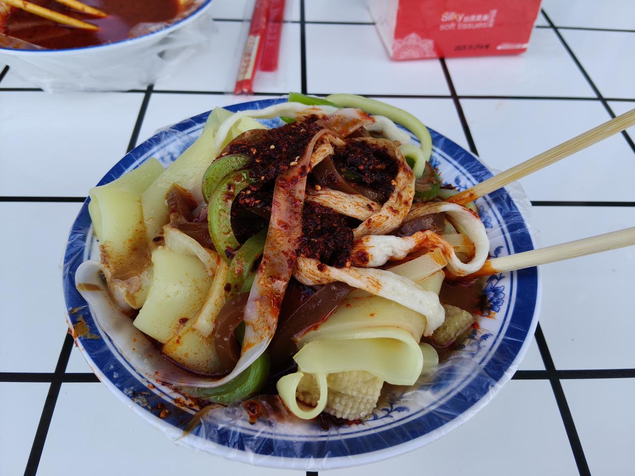 今天不想做饭了吃了一碗河州马师傅凉皮，其实也就是说是宁夏特色凉皮，这个店铺是临夏