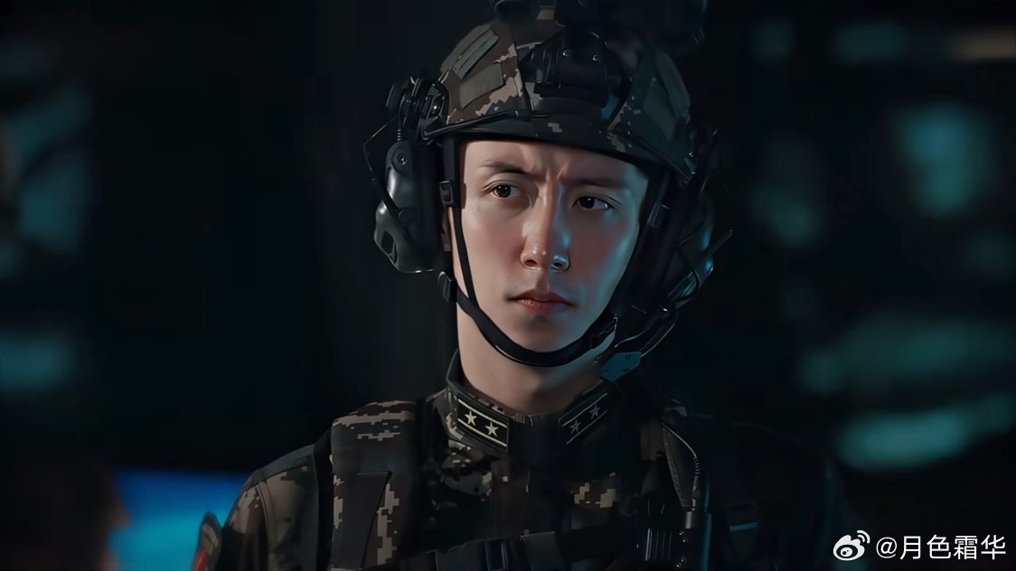 黄景瑜吴大洲 最漂亮的女人满头珠钗，最漂亮的男人几十斤的头盔，吴大洲这个头盔比梁