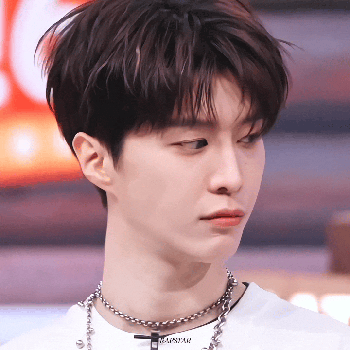 范丞丞综艺感俺们丞丞的综艺感人尽皆知！即兴造梗毫不费力，爆笑名场面一个接一个！你