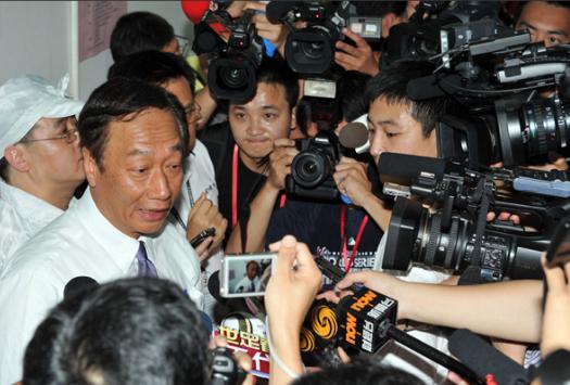 “只要大陆敢打，我就敢送”2023年富士康创始人郭台铭公开宣称，如果两岸发生军事