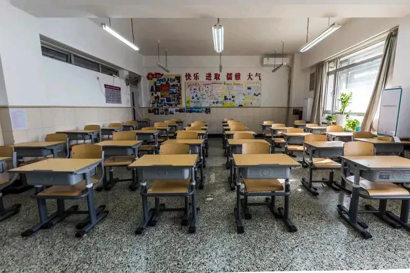全国中小学放三天秋假，连上双休日，一连休息五天。2025年11月12 - 14日