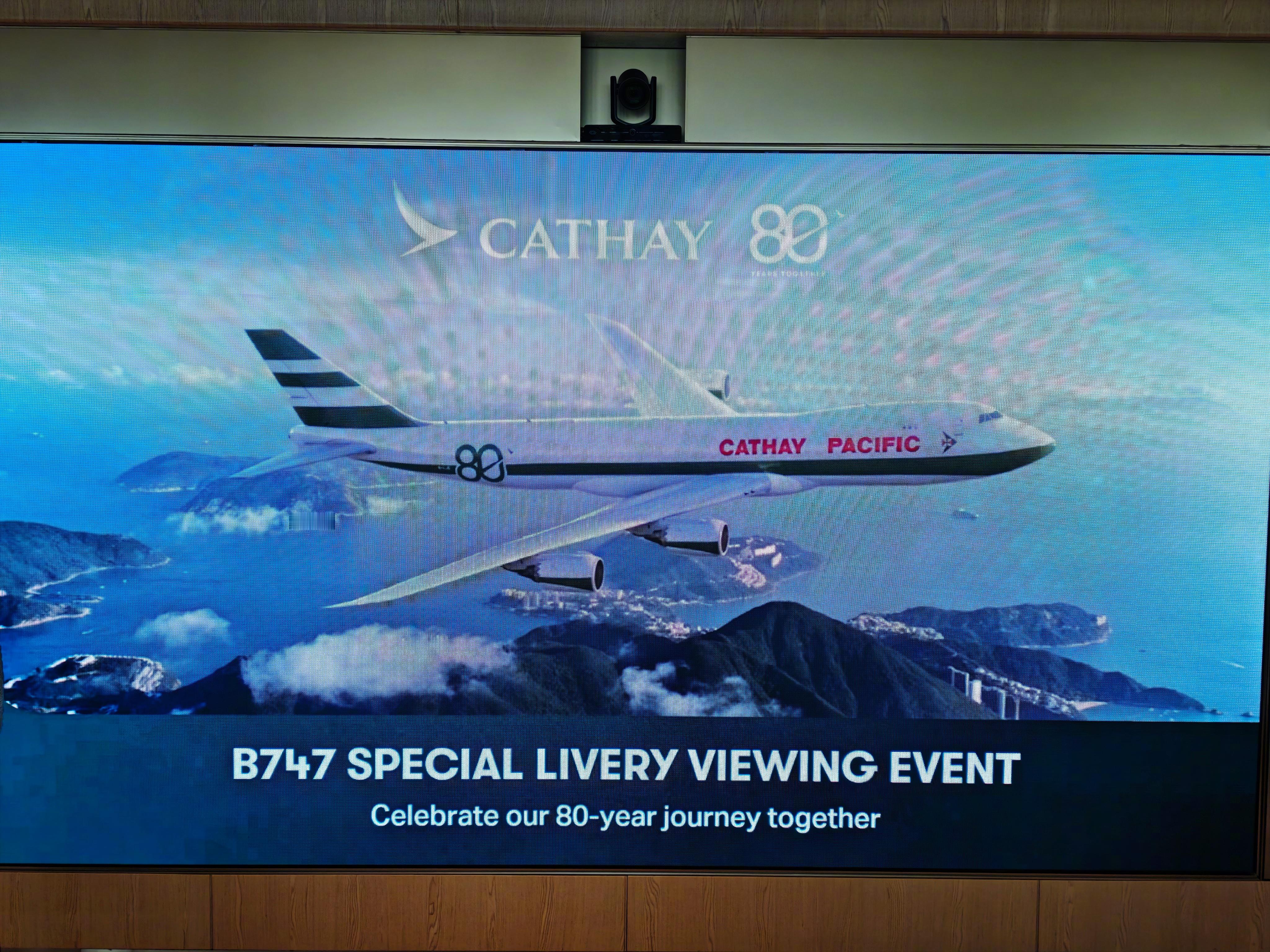 成都的飞友们，你们准备好了吗！国泰货运的“生菜叶三明治”涂装747，今天飞双流！