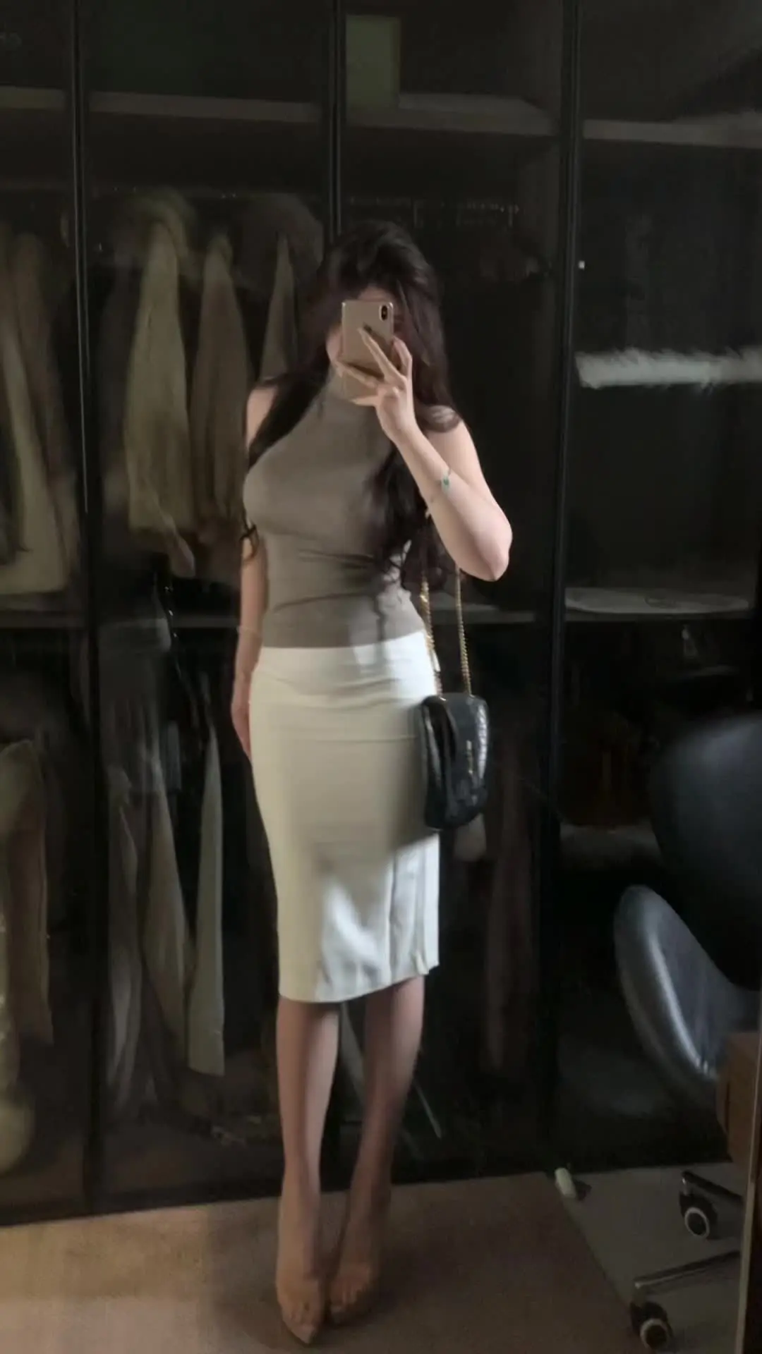 愿意陪你吃苦的这种谎话 我说不出来